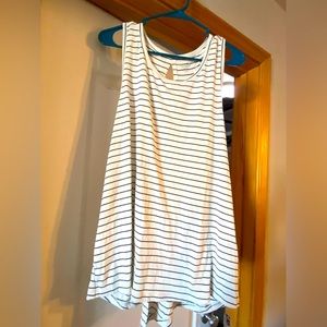 Old Navy active with peep hole accent on back